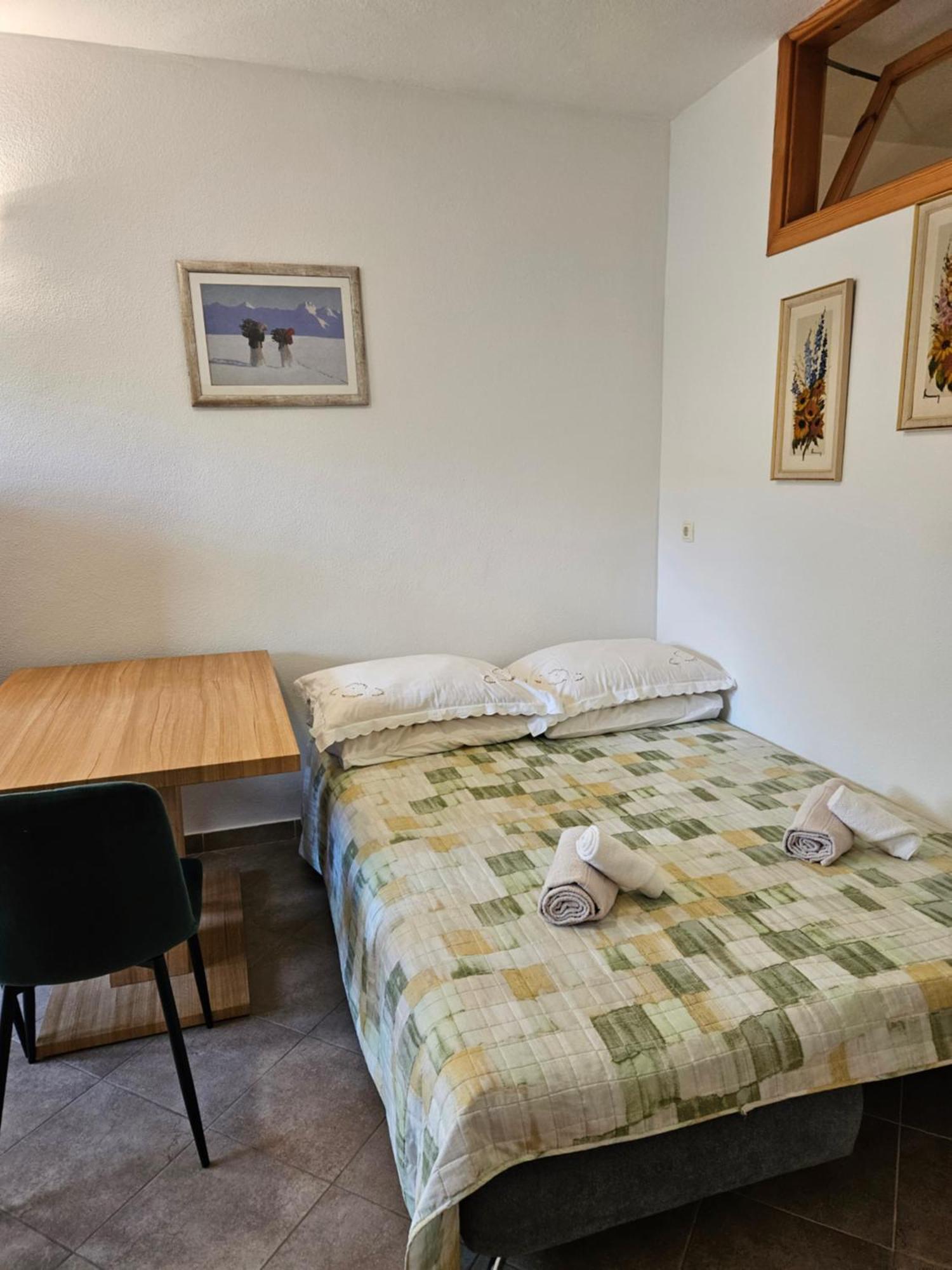 Apartmani Natasa Lokva Rogoznica Exterior foto